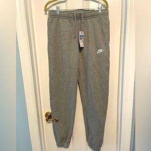 New Men’s Nike Sweatpants (medium)